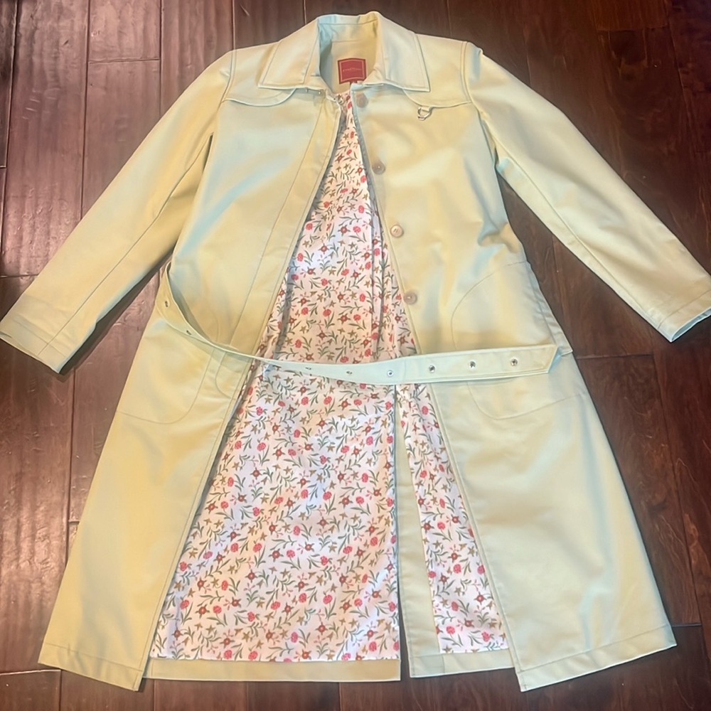 Cole Haan Belted trench coat in spring green with floral lining size 6